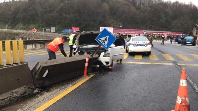 Bolu Dağı'nda Virajı Alamayan Otomobil Bariyere Çarptı: 2 Yaralı