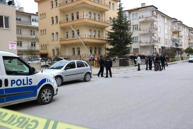 Cani Koca Sokak Ortasında Eşi ve Kayınvalidesine Kurşun Yağdırdı Cani Koca Sokak Ortasında Eşi ve Kayınvalidesine Kurşun Yağdırdı