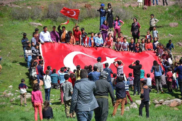 25 Yıllık Hasret Bitti! Derecik Halkı Terörden Temizlenen Köyüne Döndü
