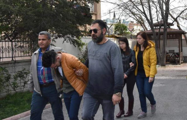 Sevgilisinin Eski Erkek Arkadaşını Instagram'da Tuzak Kurup Bıçakladı Sevgilisine Tecavüz Eden Eski Erkek Arkadaşına Instagram'da Tuzak Kurup Bıçakladı