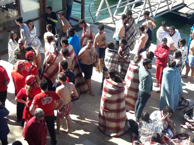 Tekne Batarken Yüzerek Kurtulan Öğrenciler Yaşadıkları Korku Dolu Anları Anlattı