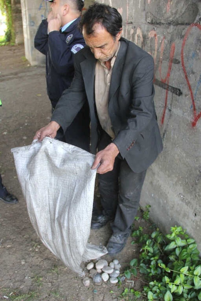 Torbasından Çıkan Taşlar İçin