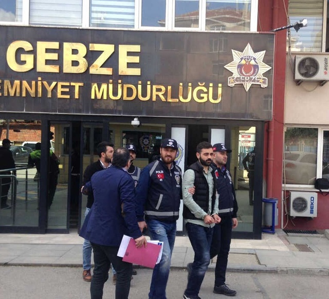 Annesine Küfür Edenleri Kuru Sıkı Tabanca ile Korkutmak İstedi, Sırtından Vurularak Öldürüldü