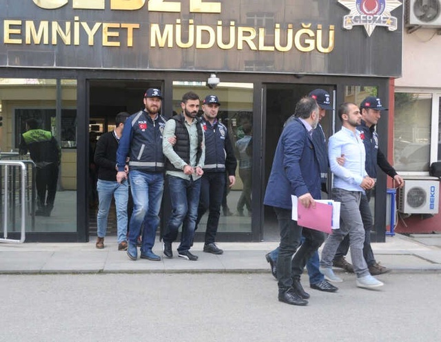 Annesine Küfür Edenleri Kuru Sıkı Tabanca ile Korkutmak İstedi, Sırtından Vurularak Öldürüldü