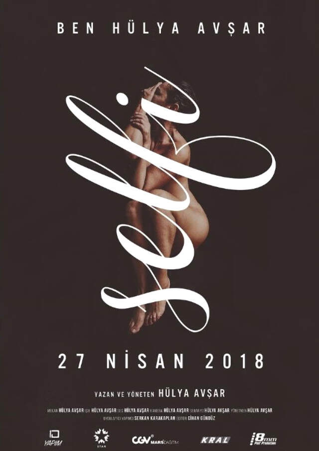 Hülya Avşar, Film Afişi İçin Çıplak Poz Verdi