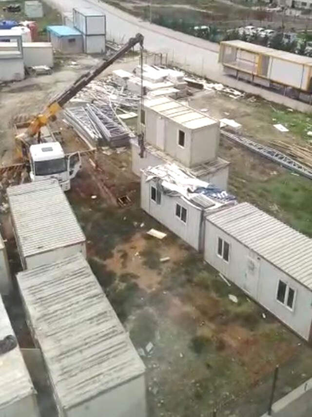 İşçinin Ölümle Dansı Yürekleri Ağza Getirdi! Vinçle Oradan Oraya Taşındı İşçinin Ölümle Dansı Yürekleri Ağza Getirdi! Vinçle Oradan Oraya Taşındı