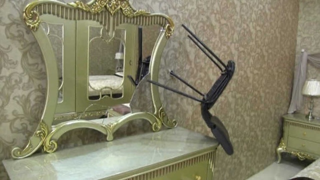 Uyuşturucu Alıp Söktüğü Ağaçla Araçların Camlarını Kırdı, Oturduğu Koltukta Sızdı! O Anlar Kamerada
