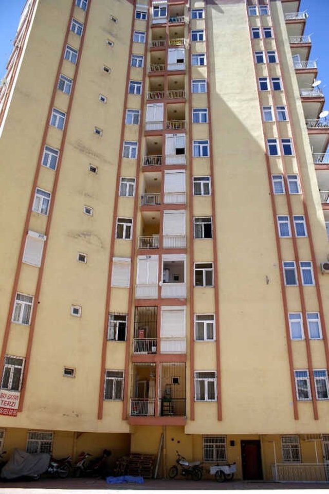 Hırsızlık Yapmaya Çalışan Genç, 11'inci Kattan Düşüp Hayatını Kaybetti