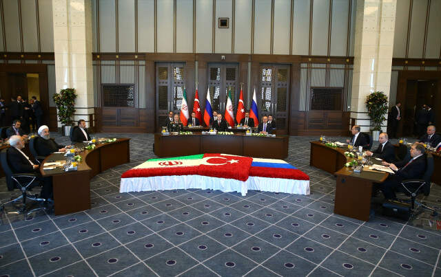 Dünyanın Gözü Ankara'da! Erdoğan-Putin-Ruhani Külliye'de Suriye'yi Görüştü