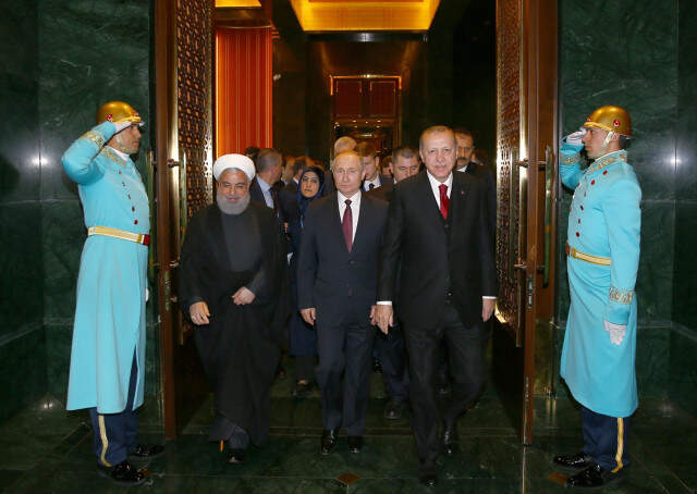 Dünyanın Gözü Ankara'da! Erdoğan-Putin-Ruhani Külliye'de Suriye'yi Görüştü