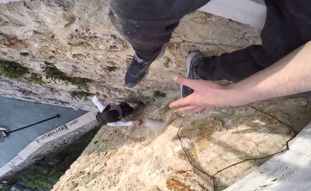 Sosyal Medya İçin Canlarını Hiçe Saydılar! Youtuber Gençler Uçurumdan Atladı