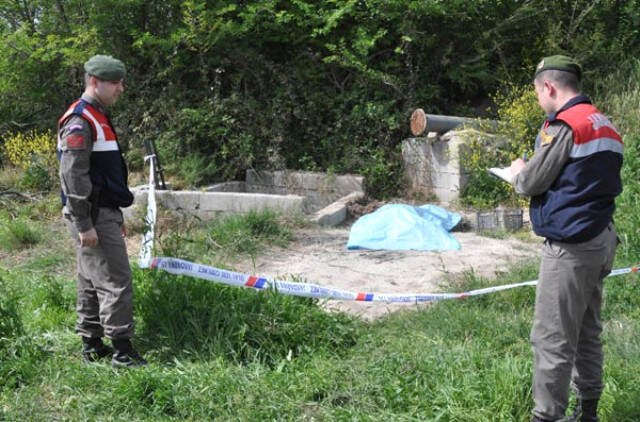 Su Kuyusunda Bulunan Yanmış Erkek Cesediyle İlgili Sır Perdesi Aralandı Su Kuyusunda Bulunan Erkek Cesedinin Sırrı Yanmış Kimlik Parçalarıyla Ortaya Çıkarıldı