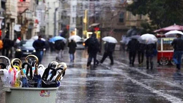 Bahar Havasına Aldanmayın! İstanbul'a Hafta Sonu Kuvvetli Yağış Geliyor Bahar Havasına Aldanmayın! İstanbul'a Hafta Sonu Kuvvetli Yağış Geliyor