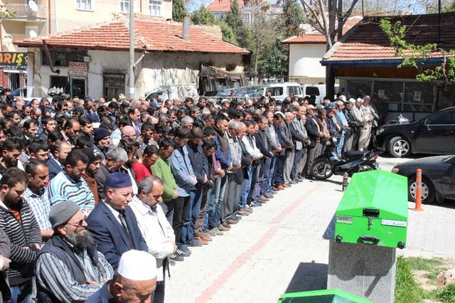 Tüm Yaşananlar Kamerada! Caddede Yürürken Yediği Dürüm Sonu Oldu