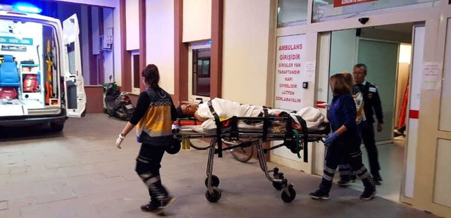 Korna Sesini Duyup Sokağa Çıktı, Kanlar İçindeki Sürücüyle Karşılaştı