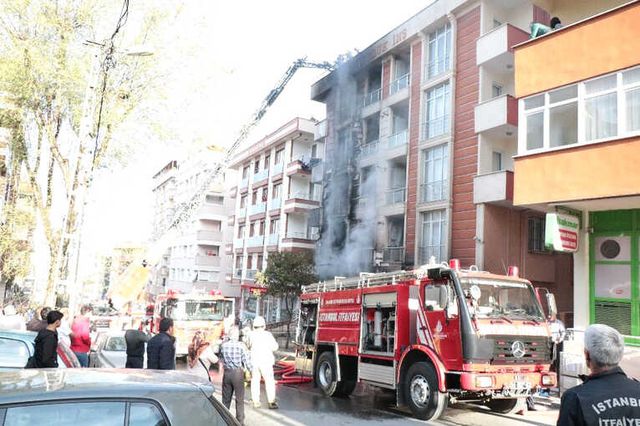 Maltepe'de Korkutan Yangın! 1'i Çocuk 8 Kişi Dumandan Zehirlendi