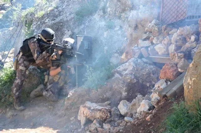 Mardin'de Hareketli Dakikalar! Özel Harekat Polisleri Nefes Kesti