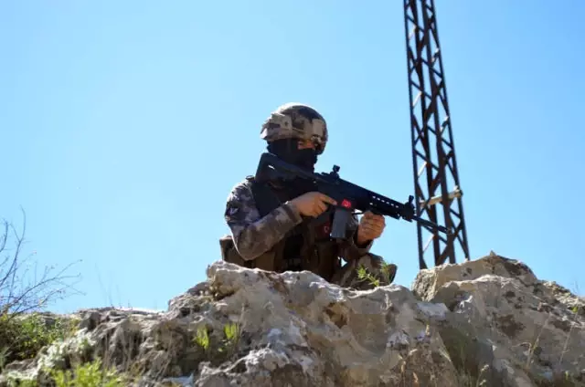 Mardin'de Hareketli Dakikalar! Özel Harekat Polisleri Nefes Kesti