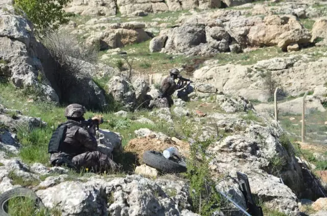 Mardin'de Hareketli Dakikalar! Özel Harekat Polisleri Nefes Kesti