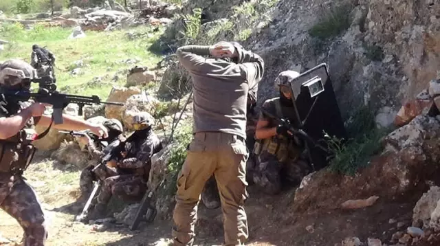 Mardin'de Hareketli Dakikalar! Özel Harekat Polisleri Nefes Kesti