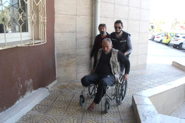 Şanlıurfa Arkadaşını Öldüren Suriyeli Bedensel Engelli, Sürünerek Kaçmaya Çalıştı Bedensel Engelli Adam Arkadaşını Öldürdü, Sürünerek Kaçmaya Çalıştı