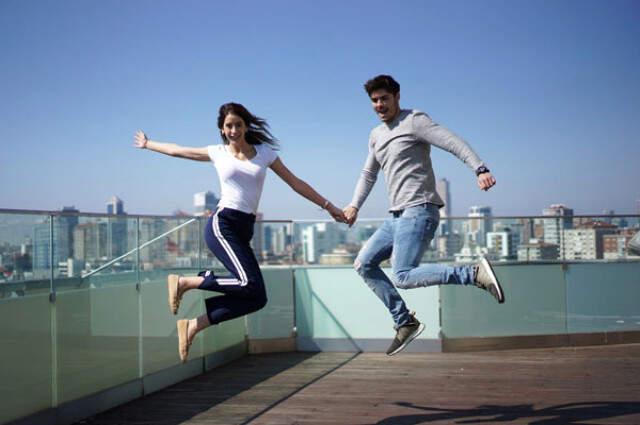 Türk Model Barış Murat Yağcı, Alman Sevgilisiyle Cesur Pozlar Verdi