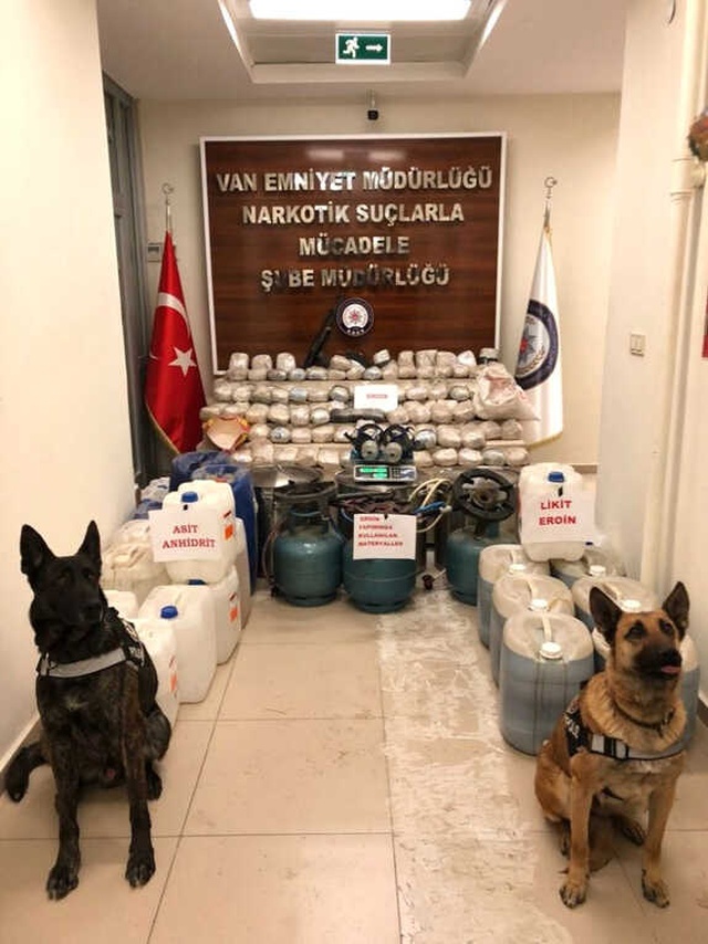 Polise Büyük Şok! Köye Eroin İmalathanesi Kurmuşlar