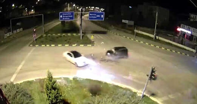 7 Kişinin Yaralandığı Trafik Kazası, MOBESE Kameralarınca Kaydedildi