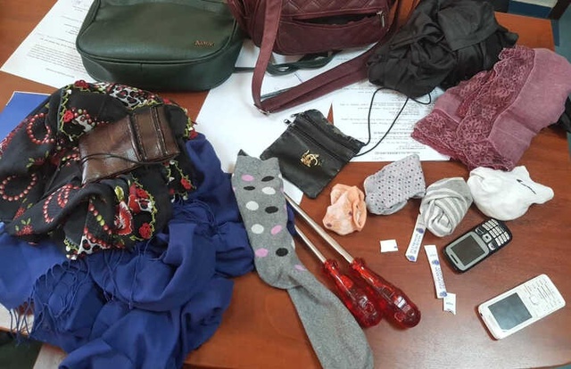 Suç Makinesi Kadını Saç Tokası Ele Verdi, Biri Hamile İki Hırsız Yakalandı