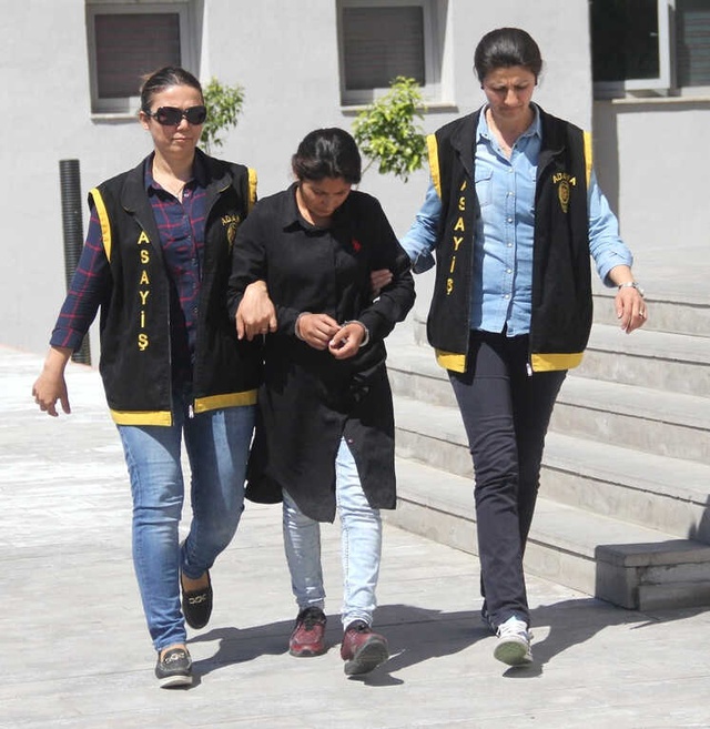 Suç Makinesi Kadını Saç Tokası Ele Verdi, Biri Hamile İki Hırsız Yakalandı