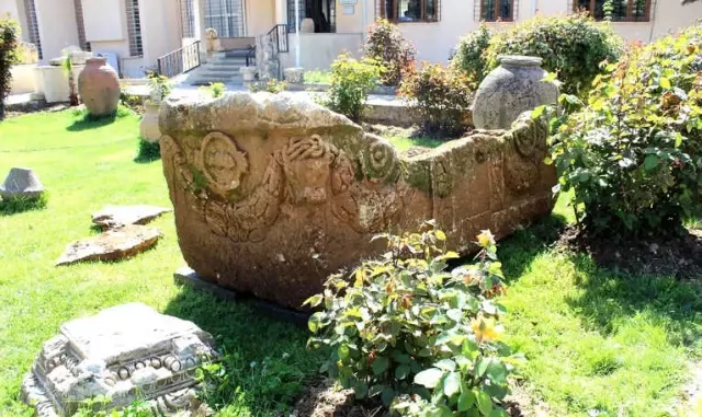 Roma Döneminden Kalan Miras! Boğa Başlı 1700 Yıllık Lahit Bulundu