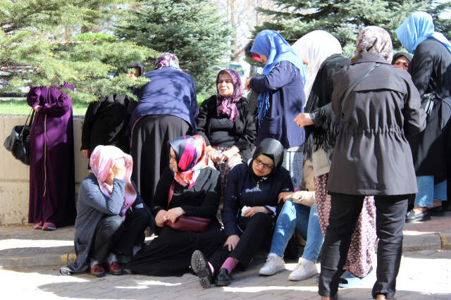 Eskişehir'deki Üniversite Katliamının Ardından Acılı Aileler Cenazeleri Almak İçin Bekliyor