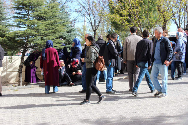 Eskişehir'deki Üniversite Katliamının Ardından Acılı Aileler Cenazeleri Almak İçin Bekliyor