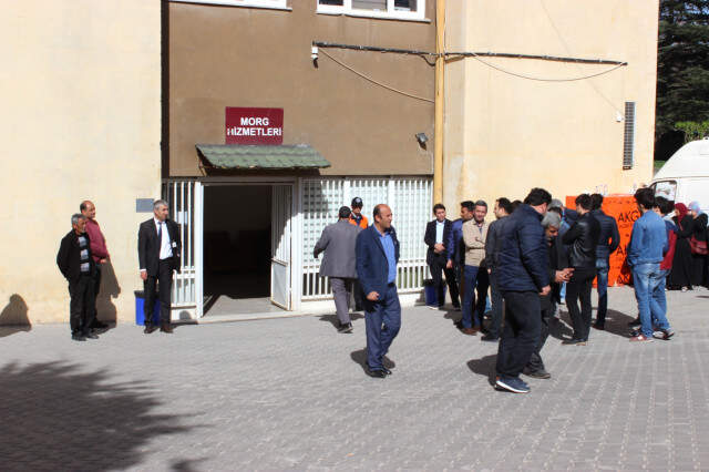 Eskişehir'deki Üniversite Katliamının Ardından Acılı Aileler Cenazeleri Almak İçin Bekliyor