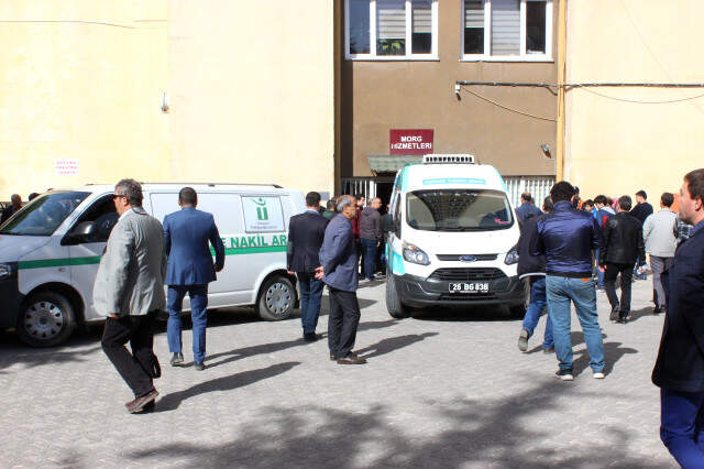 Eskişehir'deki Üniversite Katliamının Ardından Acılı Aileler Cenazeleri Almak İçin Bekliyor