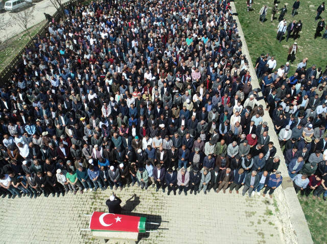 Üniversite Kurbanı Fatih Özmutlu'yu Mahşeri Kalabalık Son Yolculuğuna Uğurladı
