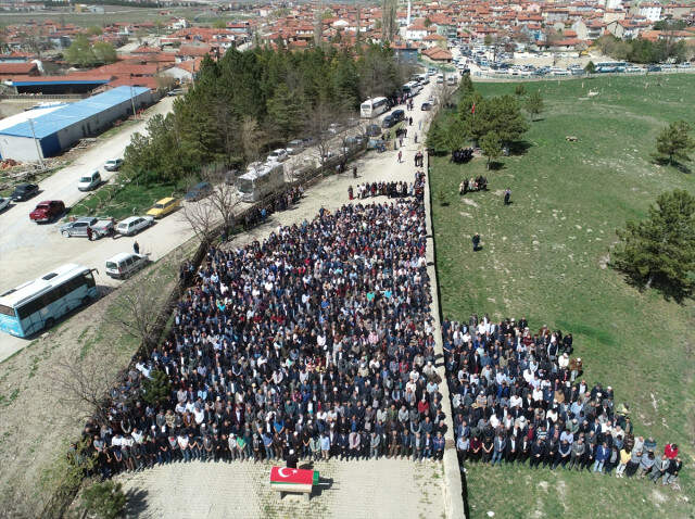 Üniversite Kurbanı Fatih Özmutlu'yu Mahşeri Kalabalık Son Yolculuğuna Uğurladı