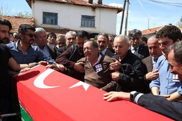 Üniversite Kurbanı Fatih Özmutlu'yu Mahşeri Kalabalık Son Yolculuğuna Uğurladı