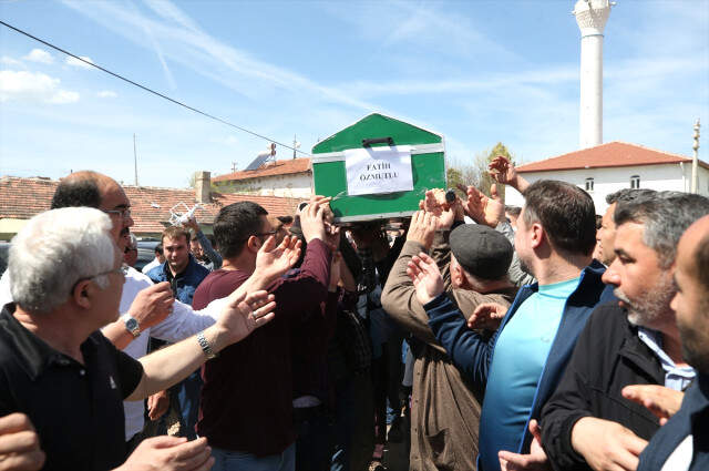 Üniversite Kurbanı Fatih Özmutlu'yu Mahşeri Kalabalık Son Yolculuğuna Uğurladı