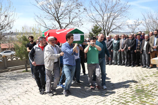 Üniversite Kurbanı Fatih Özmutlu'yu Mahşeri Kalabalık Son Yolculuğuna Uğurladı
