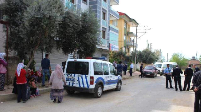 Sofra Beziyle Kendini Kapıya Asarak İntihar Etti Bunalıma Girdi, Sofra Beziyle Kendini Kapıya Asarak İntihar Etti