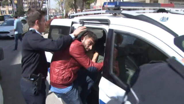 Yan Dairenin Duvarını Kırıp Soygun Yapmaya Kalkışan Silahlı Hırsızlar, Suç Üstü Yakalandı