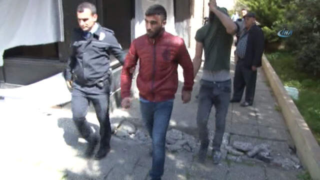 Yan Dairenin Duvarını Kırıp Soygun Yapmaya Kalkışan Silahlı Hırsızlar, Suç Üstü Yakalandı
