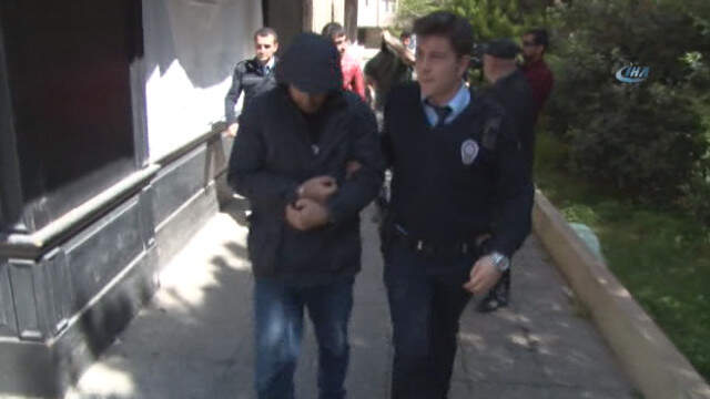 Yan Dairenin Duvarını Kırıp Soygun Yapmaya Kalkışan Silahlı Hırsızlar, Suç Üstü Yakalandı
