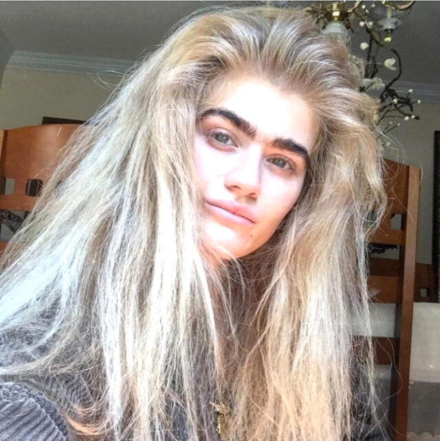 Kıbrıslı Genç Fotomodel Hadjipanteli Kaşları Nedeniyle Ölüm Tehdidi Alıyor