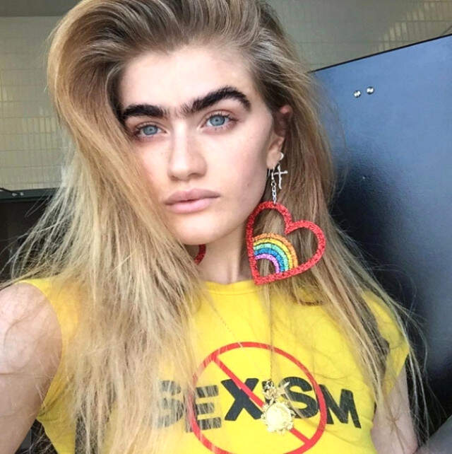 Kıbrıslı Genç Fotomodel Hadjipanteli Kaşları Nedeniyle Ölüm Tehdidi Alıyor