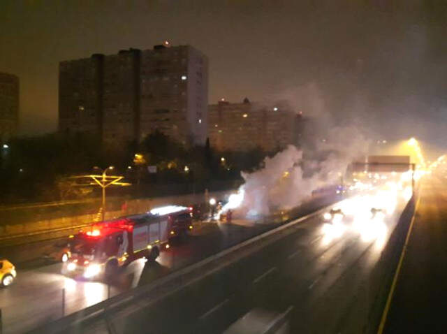 Seyir Halindeki Taksi Cayır Cayır Yandı! O Anlar Kameraya Yansıdı
