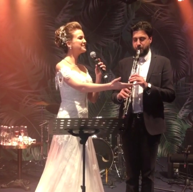 Simge Fıstıkoğlu Düğününde Cengiz Kurtoğlu Şarkısı Söyledi