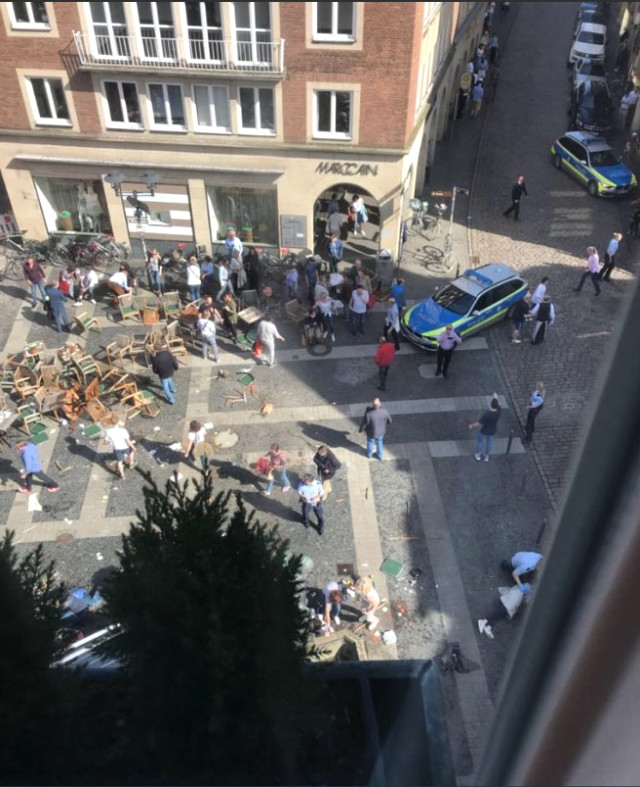 Almanya'nın Münster Kentinde Araç Kalabalığa Daldı: 4 Ölü, 30 Yaralı