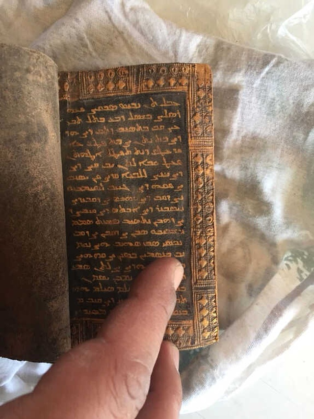 Aksaray'da Yüzlerce Yıllık Tarihi İncil Ele Geçirildi